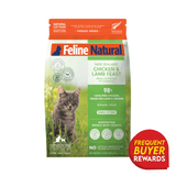 Feline Natural Freeze-Dried Chicken and Lamb Feast 800g bag, featuring a grey tabby cat image, highlights grain-free, high-protein, and whole-body health benefits.