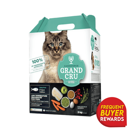 Canisource Grand Cru Fish Recipe for Cats in 3 kg packaging, featuring a cat’s face, fresh ingredient illustrations, and badges for human-grade ingredients and buyer rewards.