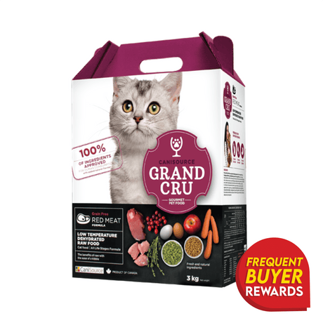 Grand Cru Red Meat Recipe for Cats: 3 kg carton with cat photo, “100% of ingredients approved” badge, grain-free label, fresh ingredients, and rewards seal.