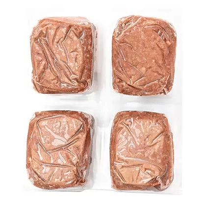Butcher Blend Chicken & Salmon for Cats: Four vacuum-sealed, pre-formed raw meat patties, featuring chicken, bone, organ meats, and wild Pacific salmon for feline nutrition.