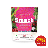 Smack Very Berry Chicken for Cats pouch with berries, greens, and a cat photo, highlighting Made in Canada, 100% natural, and Low Carb Recipe.